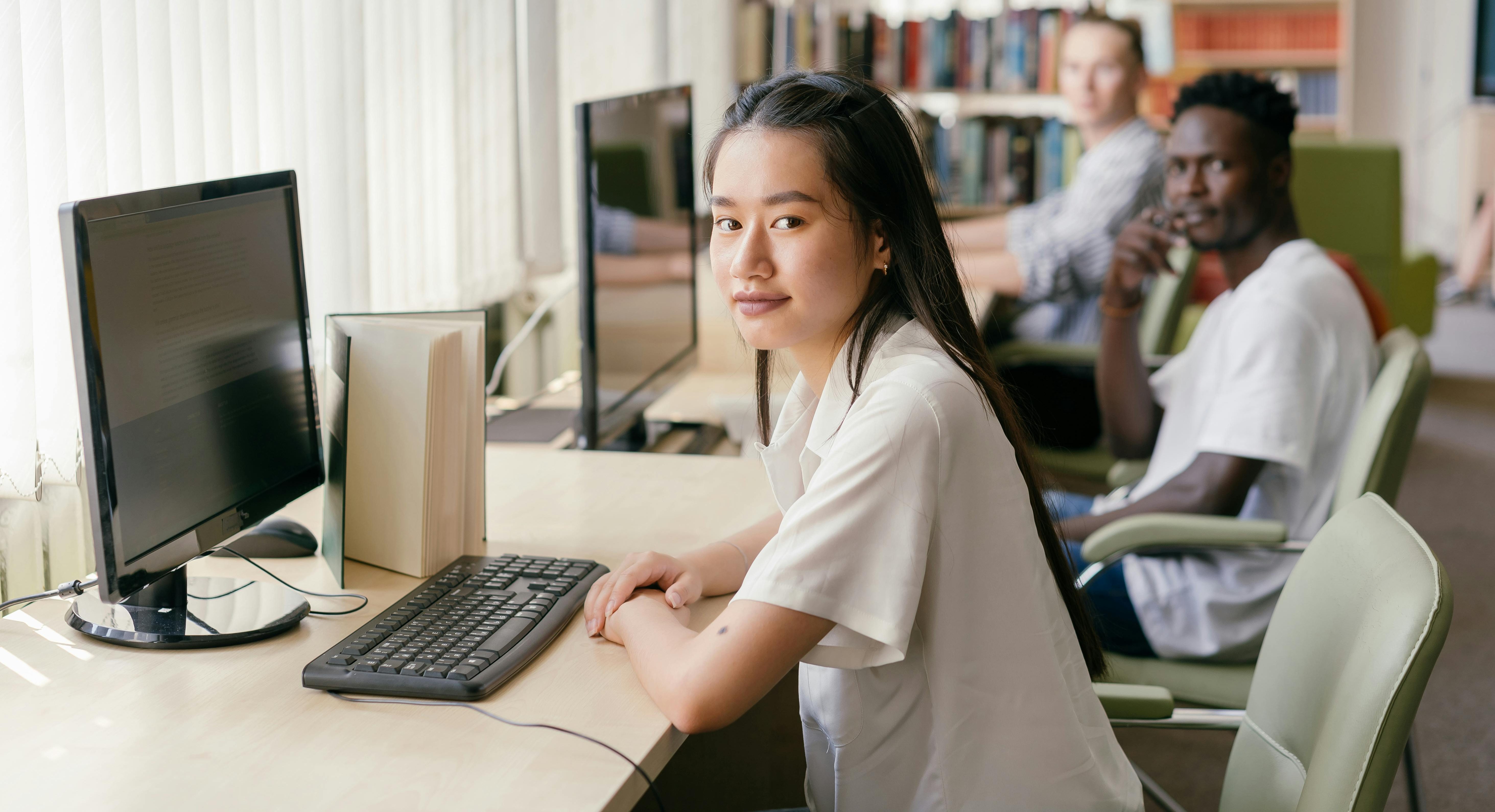 Essential Strategies for Engaging Students in Hybrid Learning Environments